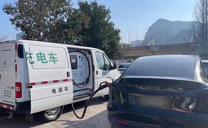 嘉荫汽车搭电