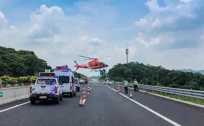 嘉荫高速公路汽车救援案例